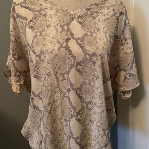 Women’s boutique shirt sleeve sleeve